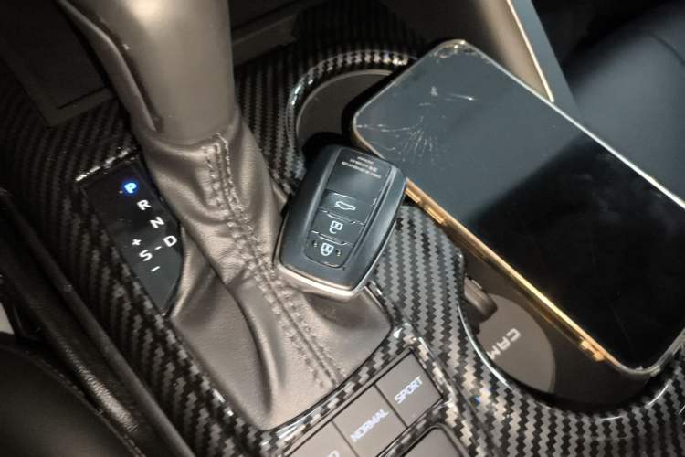 Used Toyota Camry 2023 2.5G Luxury Edition Vehicle Key