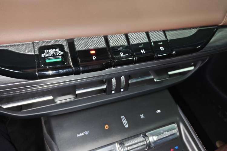 Used Lincoln Z 2025 2.0T Zunyi Hybrid Version Gear Lever