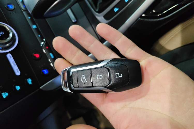 Used Ford Edge 2016 EcoBoost 245 Two-Wheel-Drive Titanium 5-Seater