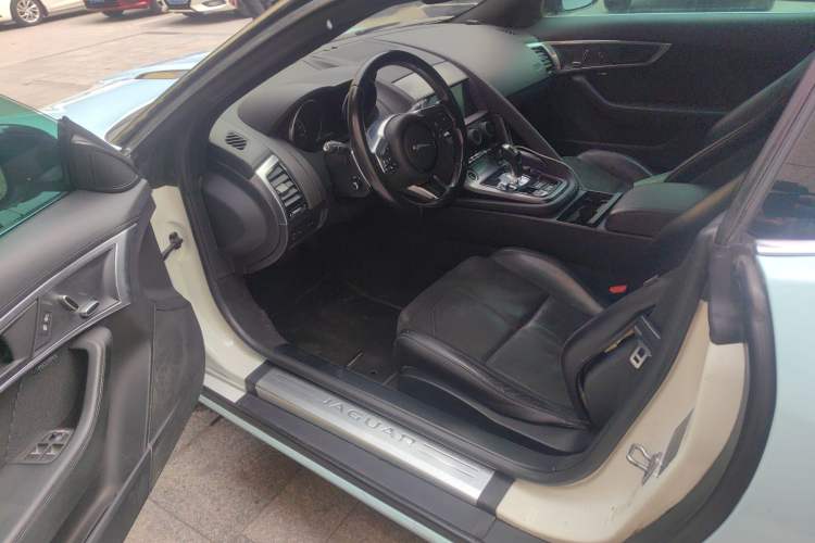 Used Jaguar F-TYPE 2019 2.0T Hardtop Version
