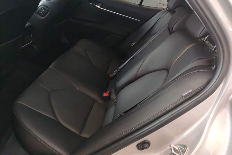 Used Toyota Camry 2021 2.0G Luxury Edition
