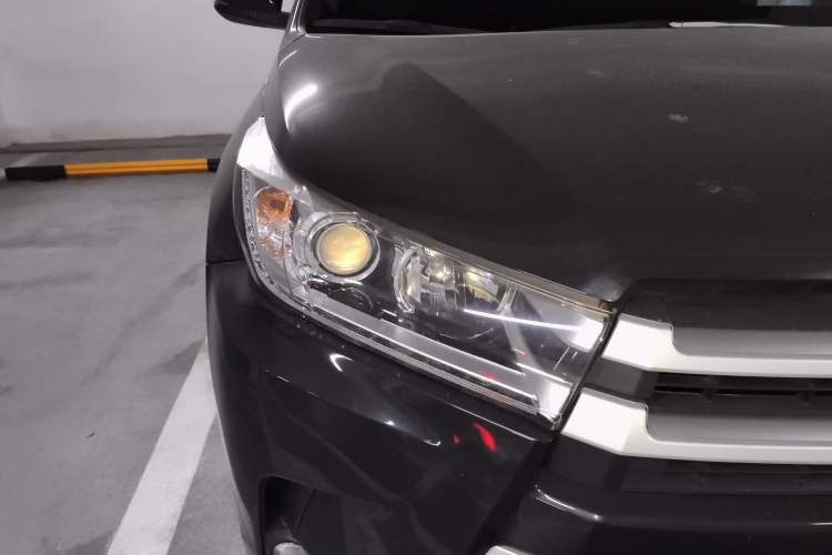 Used Toyota Highlander 2018 2.0T Four-Wheel Drive Luxury Version 7 Seats China VI Standard
