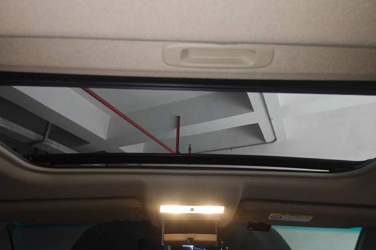 Used Toyota Highlander 2012 2.7L Two-Wheel Drive 7-Seater Luxury Edition
