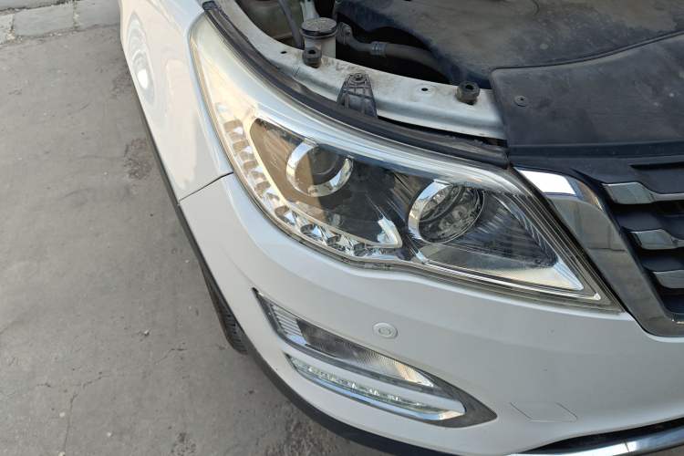Used Baojun 560 2016 1.8L Manual Luxury Edition Right Front Headlight