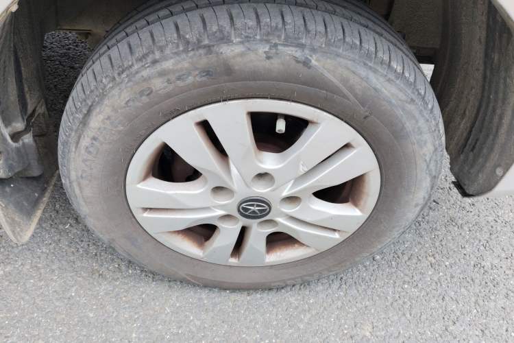 Used JAC Refine M3 2016 IKEA Edition 1.6L Luxury Smart Model Right Front Wheel Hub