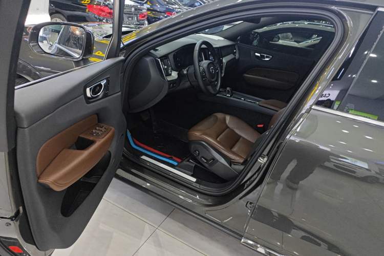 Used Volvo XC60 2022 B5 4x4 Zhiyi Luxury Edition
