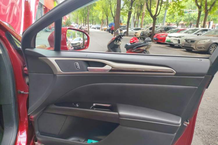 Used Ford Mondeo 2013 2.0L GTDi 200 Fashion Edition
