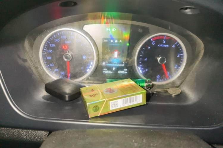 Used Foton Toano 2023 Joy Elephant Multi-Function Model Cummins 2.8T Automatic Long Wheelbase Mid-Roof Design Rear Single Tire Available in 5/6/7/9-Seater Configurations Instrument Cluster