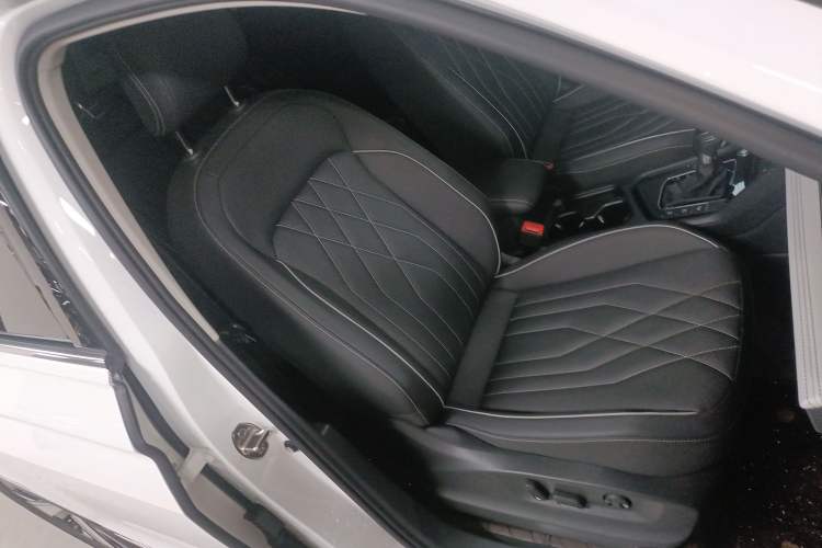 Used Volkswagen Tiguan L 2023 Restyled 330TSI Automatic Two-Wheel Drive R-Line Enhanced Comfort Version