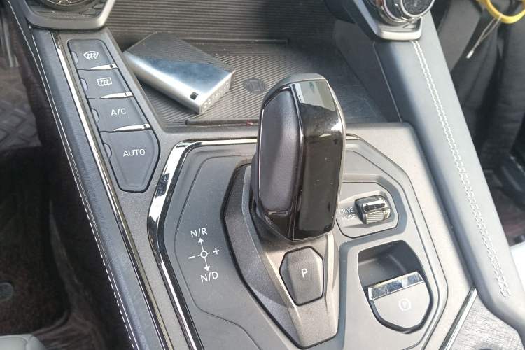 Used Lynk & Co 01 EM-P 2023 1.5TD EM-P Dawn Edition Gear Lever