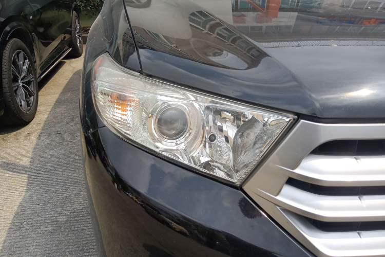 Used Toyota Highlander 2012 2.7L 2WD 5-Seater Elite Edition Right Front Headlight