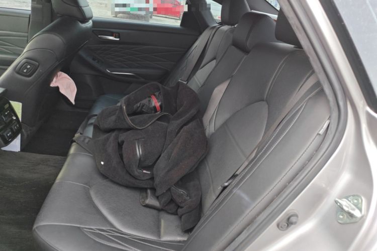 Used Toyota Avalon 2019 2.5L Touring Premium Version China VI Standard Left Rear Seat