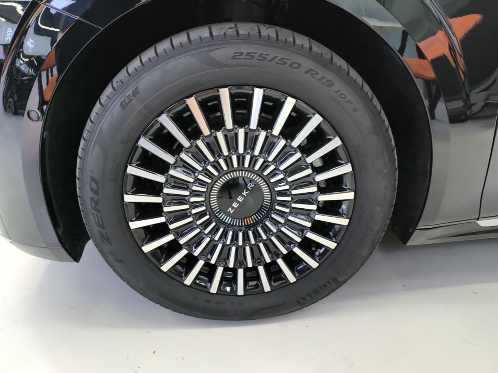 Zeekr 009 2024 7-Seater Walk-Through Version Four-Wheel Drive 108 kWh — снимка 10
