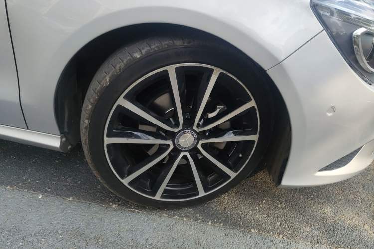 Used Mercedes-Benz CLA 2015 CLA 200 Right Front Wheel Hub