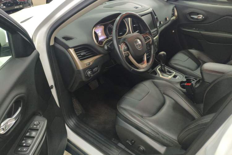 Used Jeep Cherokee 2016 2.4L Leading Smart Version