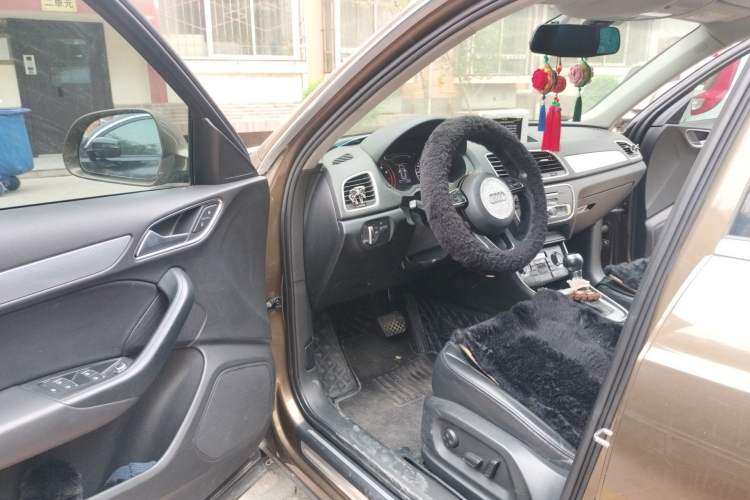 Used Audi Q3 2015 30 TFSI Comfort Model Driver Seat