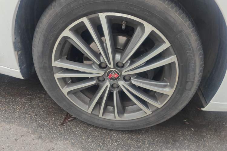 Used Roewe i6 2020 PLUS 1.6L CVT 4G Connected Glory Flagship Edition Right Front Wheel Hub