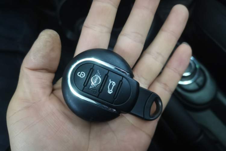 Used MINI MINI 2022 Updated 1.5T COOPER Classic Edition Five-Door Version