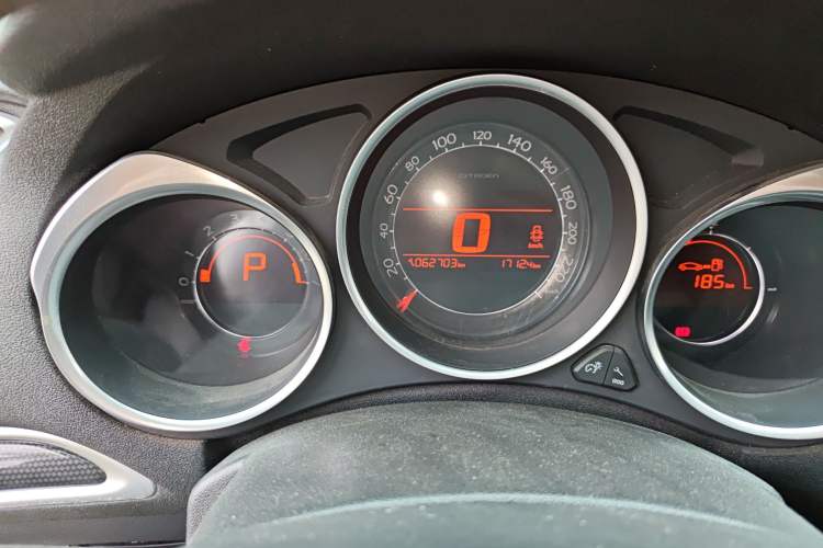 Used Citroen C4L 2014 1.6THP Intelligent Drive Automatic Dynamic Model Odometer Close Up