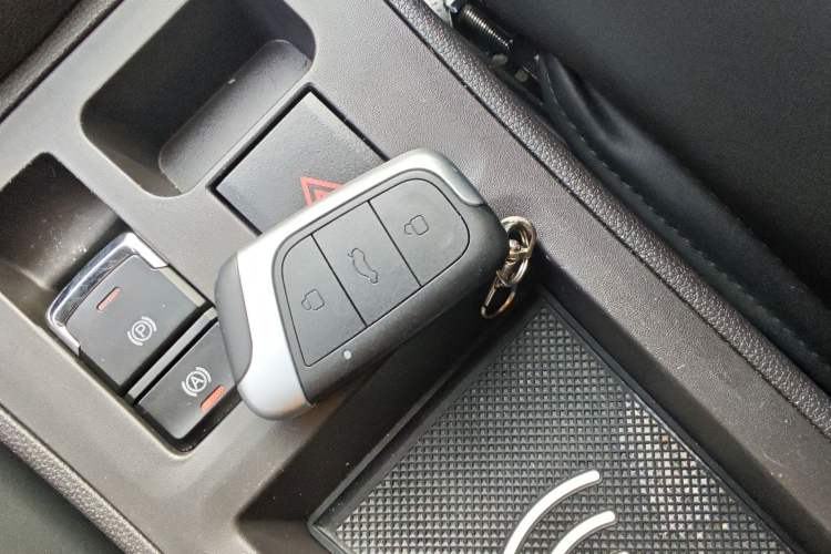 Used Chery Little Ant 2022 Revised Version Sweet Pink Edition Half-Sugar Version Lithium Iron Phosphate 30.7 kWh 30 kW 301 km
