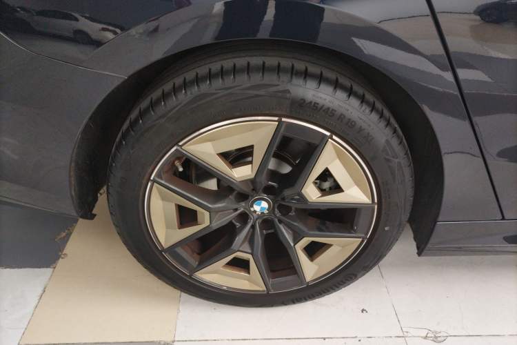 Used BMW 5 Series 2024 530Li Leading Model M Sport Package Exterior 5