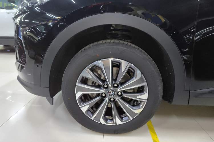 Used Buick Envision 2025 Encore Plus 28T Two-Wheel-Drive Platinum Edition
