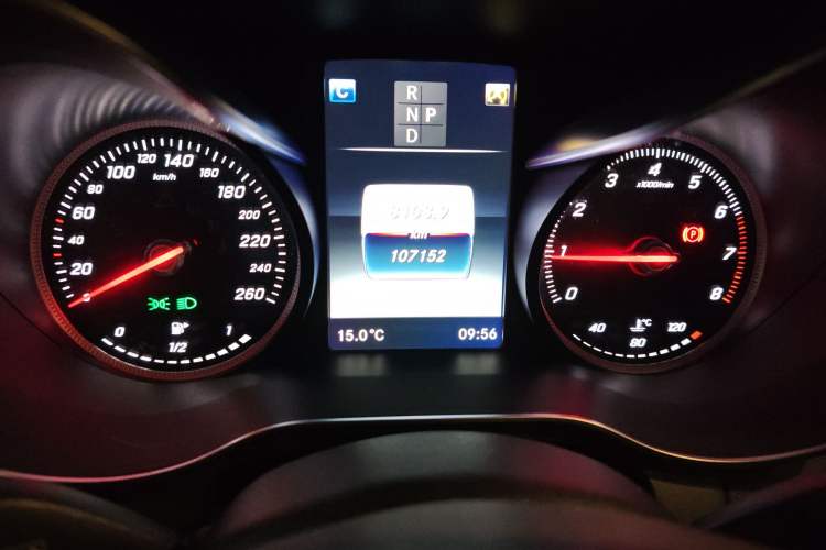 Used Mercedes-Benz GLC 2017 GLC 260 4MATIC Luxury Model Odometer Close Up