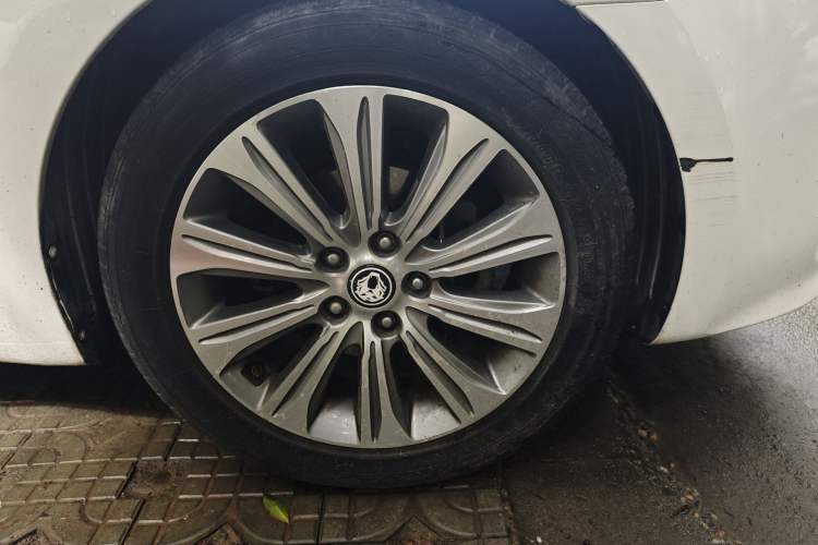 Used Kia K4 2014 1.8L Automatic DLX Right Front Wheel Hub