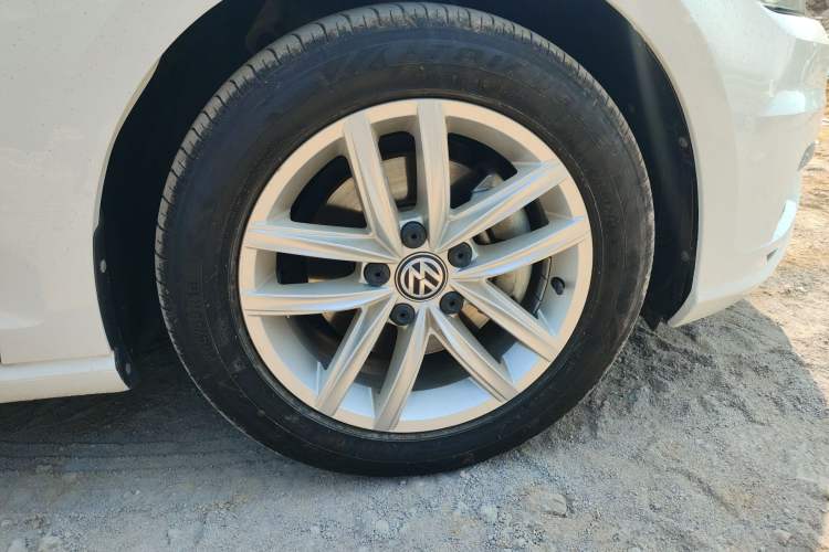 Used Volkswagen Golf 2019 280TSI DSG Comfort Version China VI Standard Right Front Wheel Hub