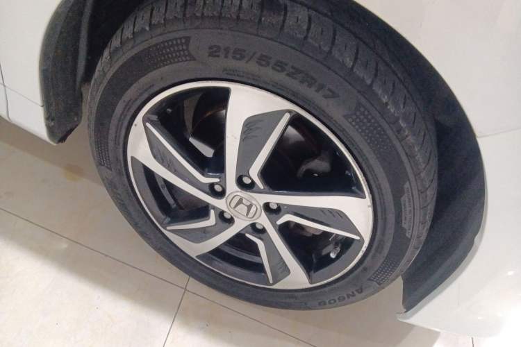 Used Honda Odyssey 2017 2.4L Luxury Edition Right Front Wheel Hub