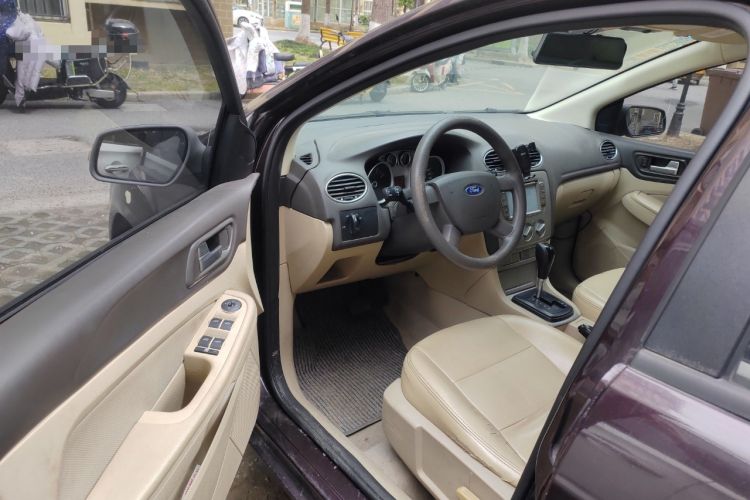 Used Ford Focus 2012 Sedan Classic 1.8L Automatic Base Model