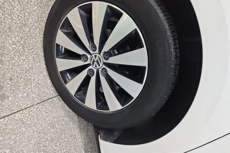 Used Volkswagen Sagitar 2018 180TSI DSG Prestige Edition Right Rear Wheel Hub
