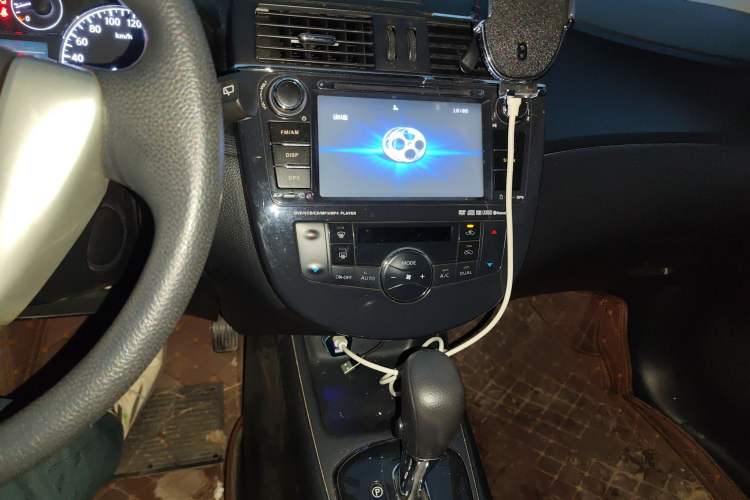 Used Nissan Tiida 2011 1.6L CVT Smart Version
