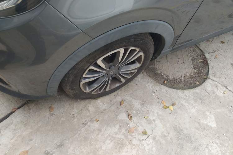 Used Leapmotor T03 2021 400 Lite Edition - Lithium-Ion Battery Left Front Wheel Hub