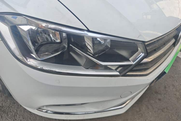 Used Volkswagen Bora 2016 1.6L Manual Comfort Model Right Front Headlight