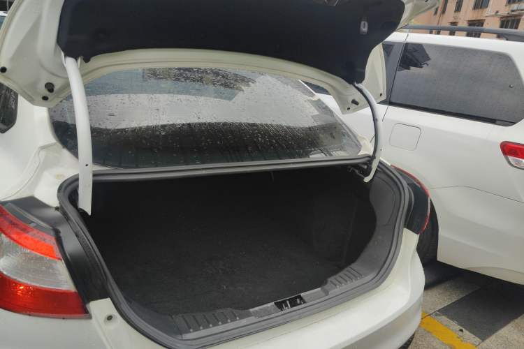 Used Ford Focus 2012 Sedan 1.6L Automatic Fashion Edition