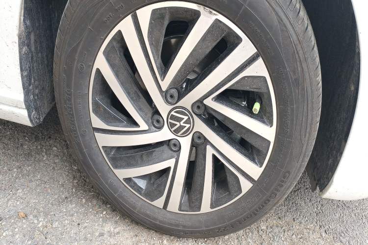 Used Volkswagen Lavida 2024 1.5L Automatic Starry Sky 5 Million Edition Right Front Wheel Hub