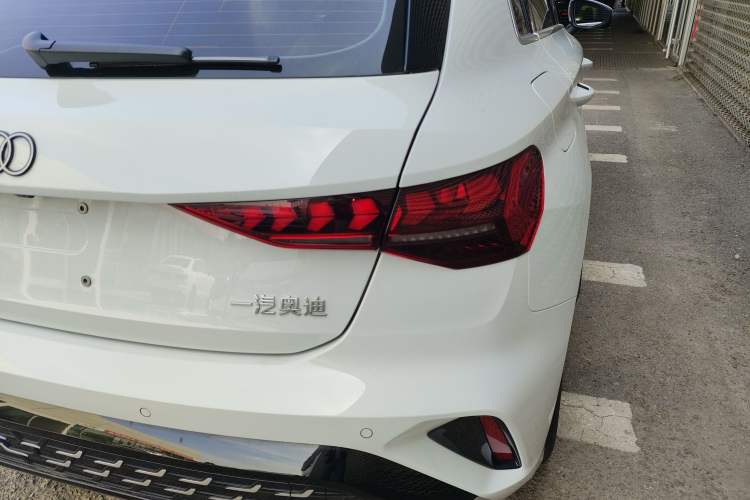 Used Audi A3 2025 Sportback 35TFSI Prestige Edition + Luxury Selection Package Right Rear Taillight