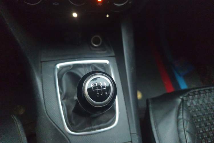 Used Mazda 3 Axela 2014 Sedan 1.5L Manual Comfort Model Gear Lever