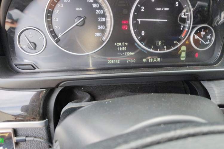Used BMW 5 Series 2013 525Li Luxury Model
