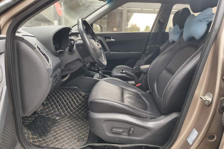 Used Hyundai ix25 2015 1.6L Automatic Two-Wheel-Drive Deluxe DLX Model
