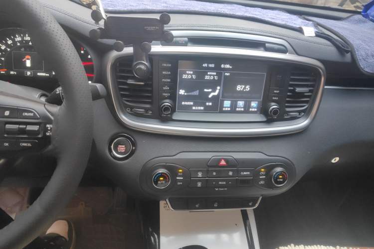 Used Kia Sorento 2015 Sorento L 2.4L Gasoline 4WD Elite Edition 5 Seats China IV Standard
