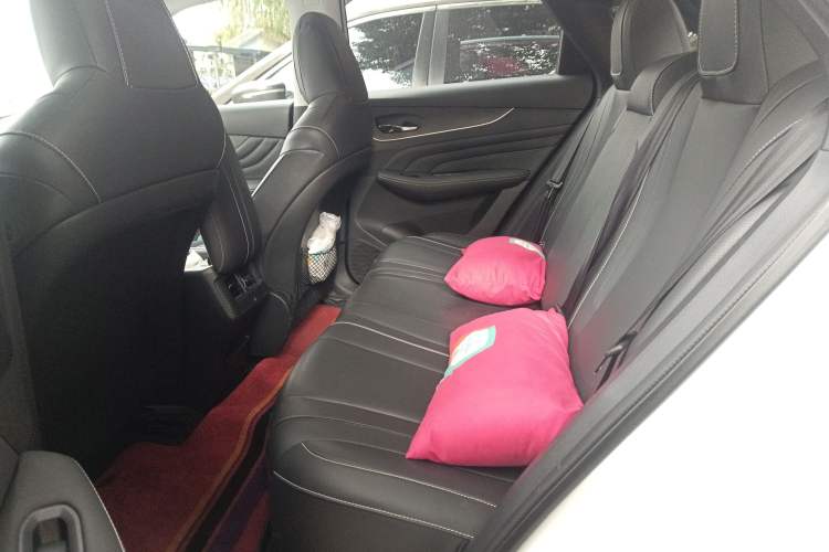 Used Venucia V 2022 260T Custom Edition · Idol
