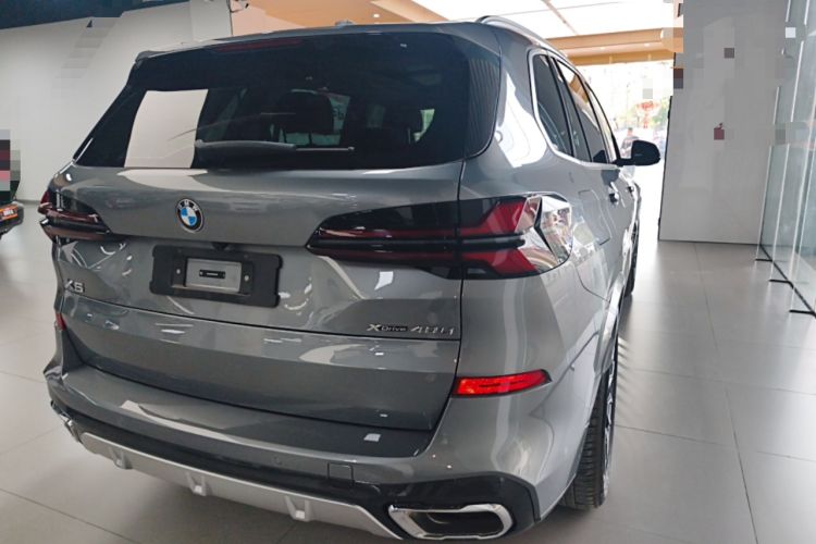 Used BMW X5 2023 xDrive 30Li Luxury M Sport Package
