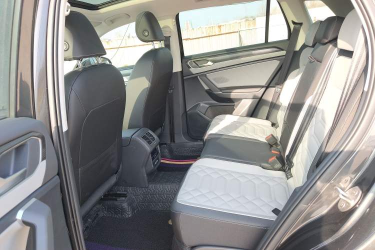 Used Volkswagen Tayron 2024 300TSI Two-Wheel-Drive Luxury Plus Advanced Version Left Rear Seat