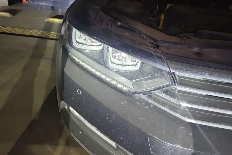 Used Volkswagen Magotan 2018 330TSI DSG Luxury Model Right Front Headlight