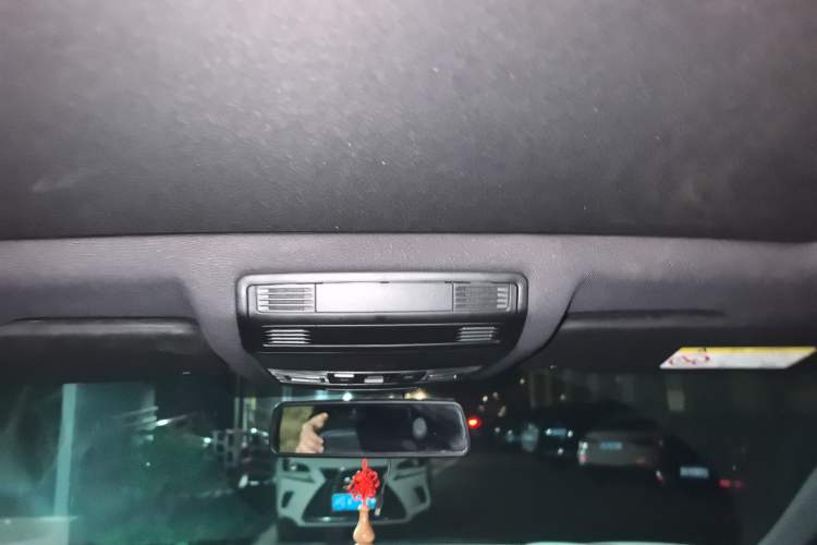 Used Volkswagen T-ROC 2021 280TSI DSG Two-Wheel Drive R-Line Pro Connected Version
