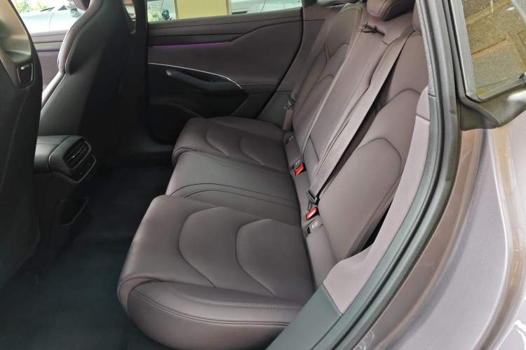 Used Xiaomi Auto SU7 2024 Rear-Drive Long-Range Intelligent Driving Version Left Rear Seat