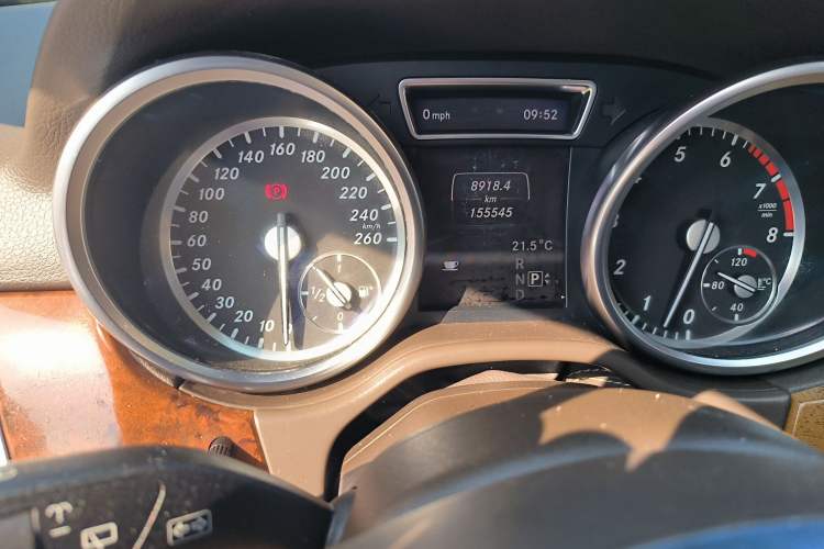 Used Mercedes-Benz M-Class 2012 ML 350 Luxury Edition Odometer Close Up