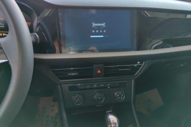 Used Volkswagen Lavida 2022 1.5L Automatic Comfort Edition Audio And AC Panel